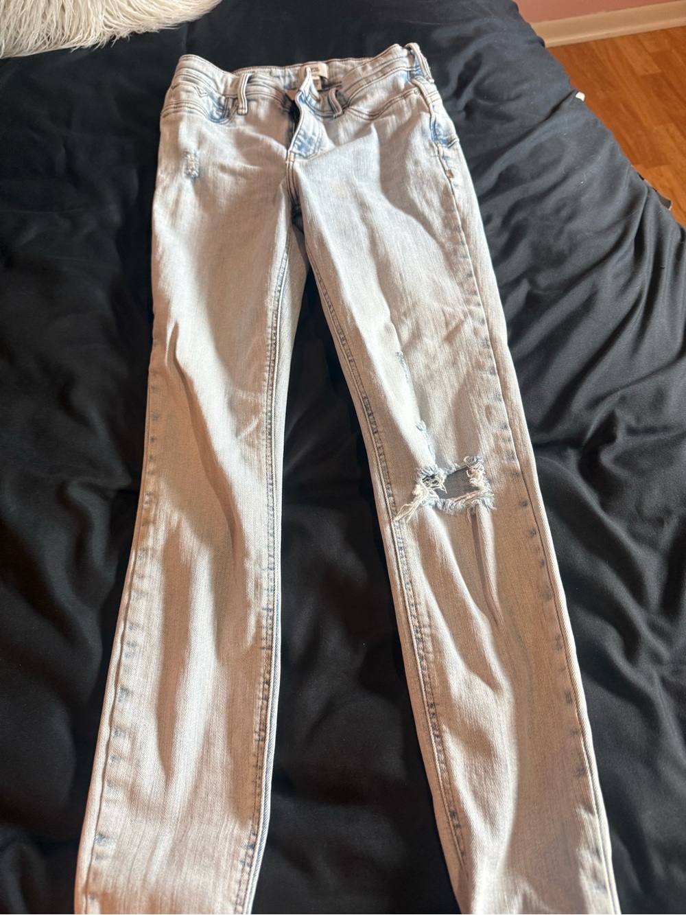 River Island Light Blue Skinny Jeans with Knee Distress